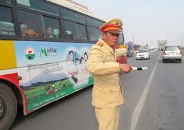 ប៉ូលិស្តចរាចរណ៍ក្លាហានLe Duc Doan